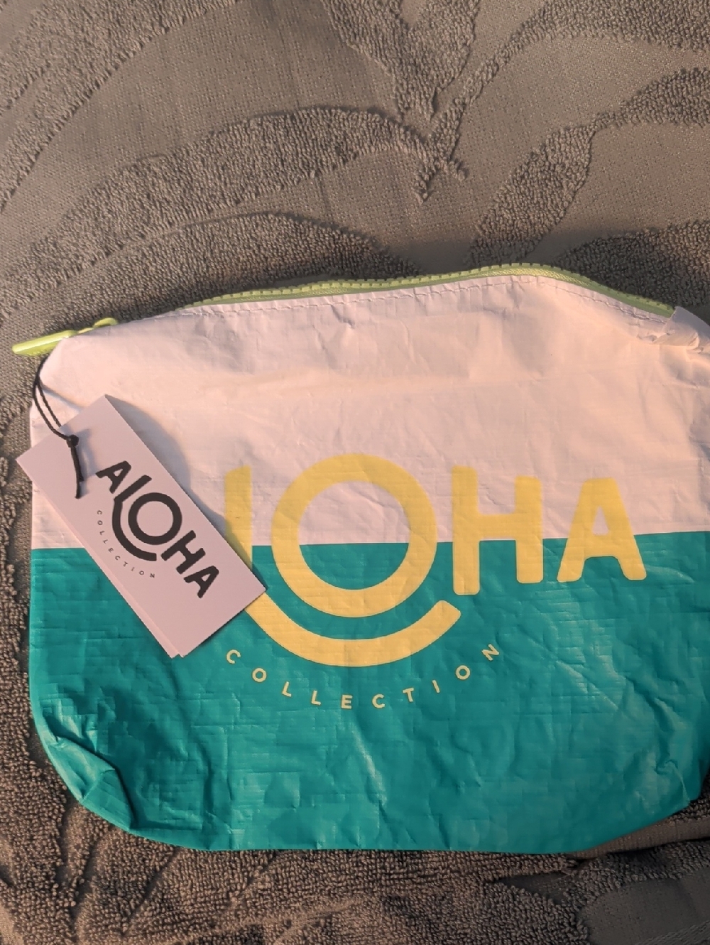 ALOHA Collection Green Yellow White Plunge Colorblock Small Zipper Bag NWT